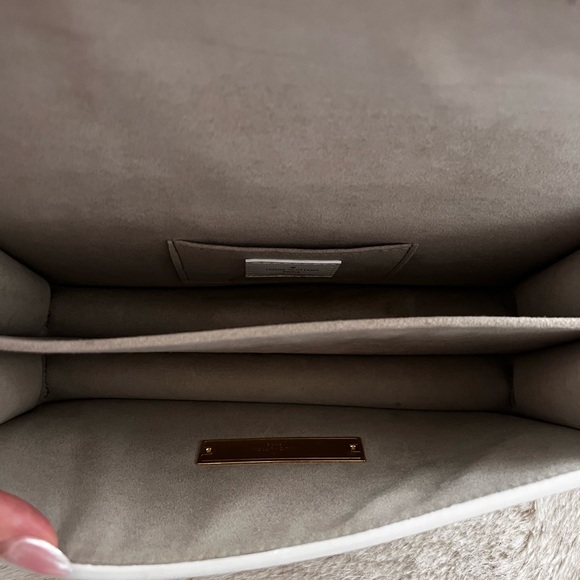 Louis Vuitton White Crossbody Bag with Gold Chain - Picture 6 of 6